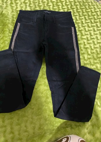 Siyah Taşlı Dar Kesim Kadın Kot Pantolon - Görsel 5