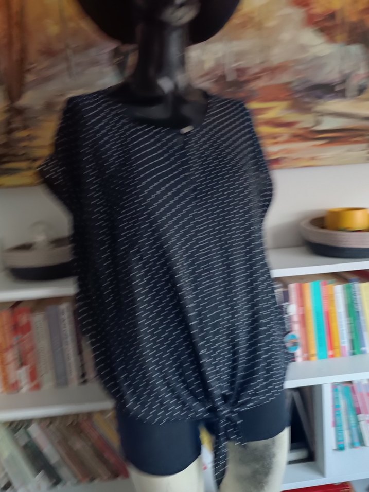 Siyah Puantiyeli V Yaka Kadın Bluz Mudo L beden - Görsel 4