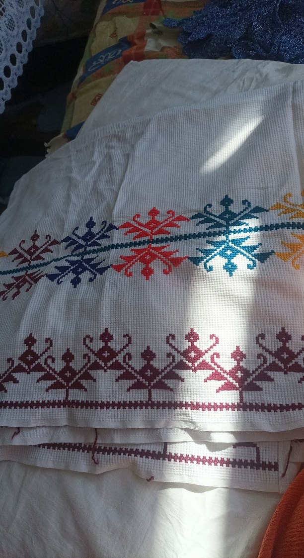 Renkli Nakışlı Geleneksel El İşi Örtü - Görsel 3