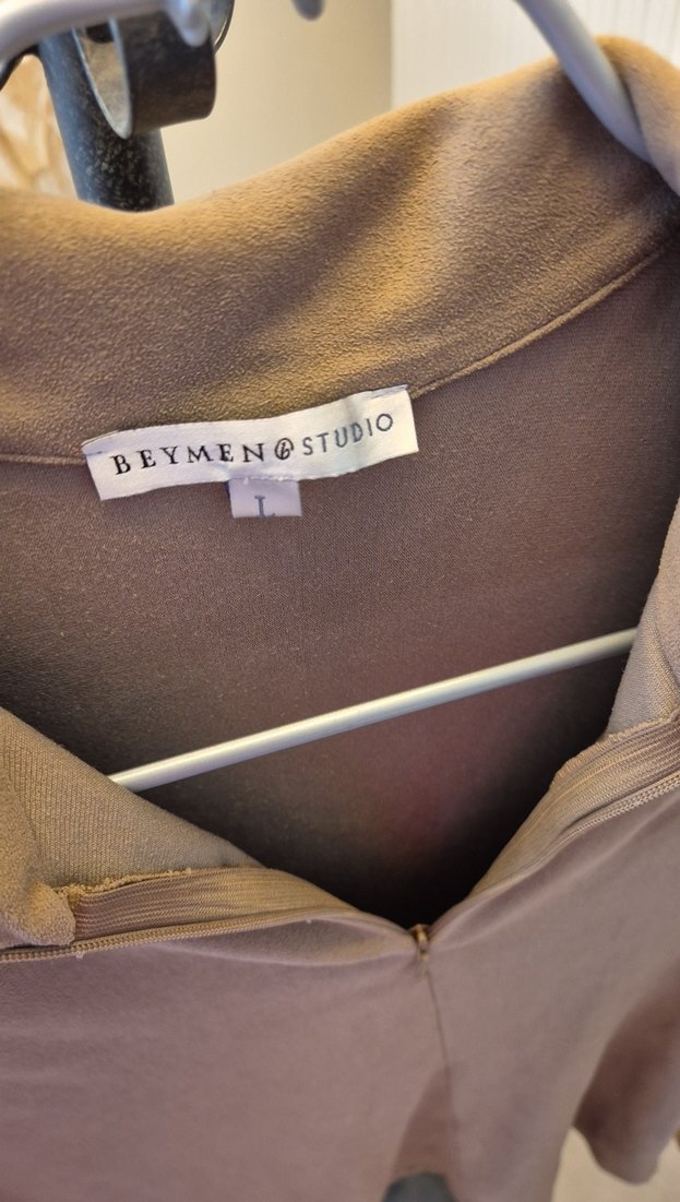 Bej Kadın Yarım Fermuarlı Süet Görünümlü Bluz - Görsel 3