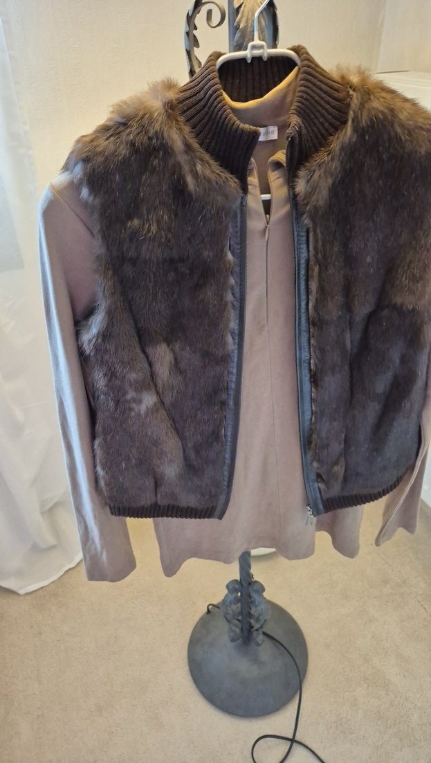 Bej Kadın Yarım Fermuarlı Süet Görünümlü Bluz - Görsel 2