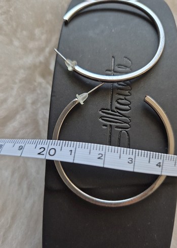 Gri Minimalist Midi Halka Küpe - Görsel 4