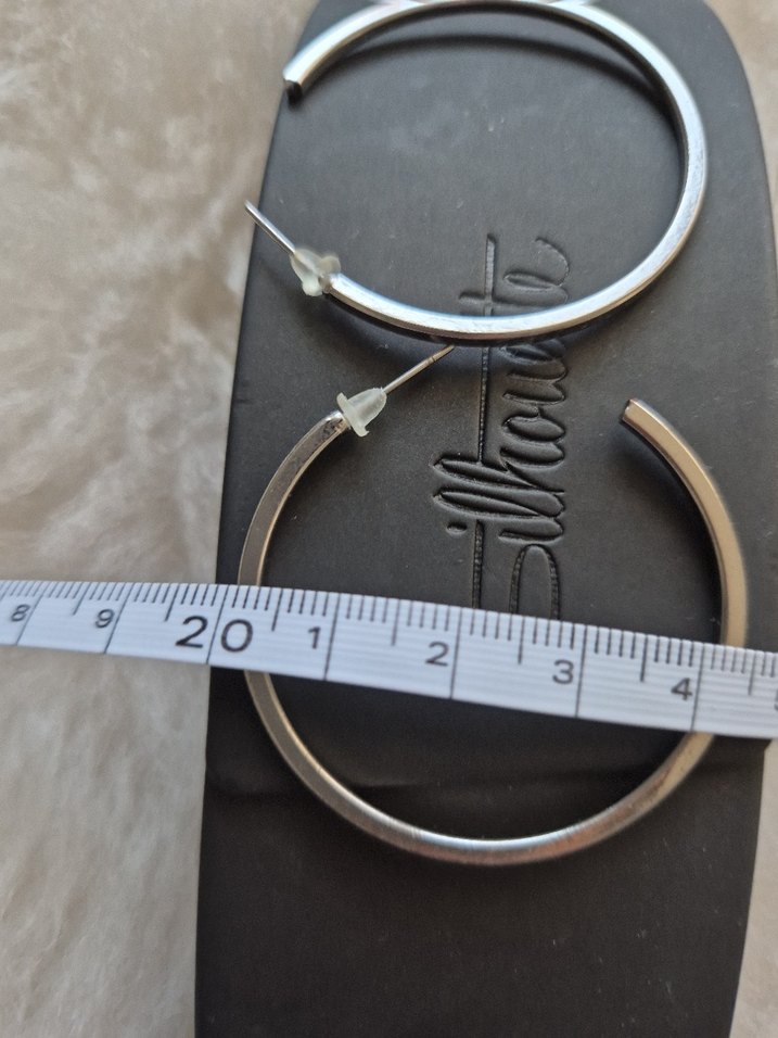 Gri Minimalist Midi Halka Küpe - Görsel 4