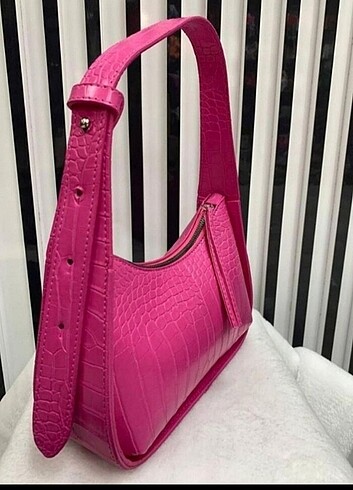 Diğer pembe omuz çantası