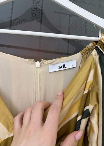 Bej Çizgili V Yaka Uzun Elbise - Görsel 3