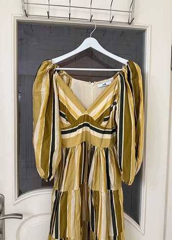 Bej Çizgili V Yaka Uzun Elbise - Görsel 2