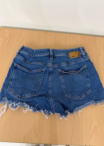 Kadın Mavi Kemerli Mini Kot Şort - Görsel 3