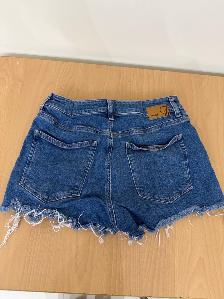 Kadın Mavi Kemerli Mini Kot Şort - Görsel 3