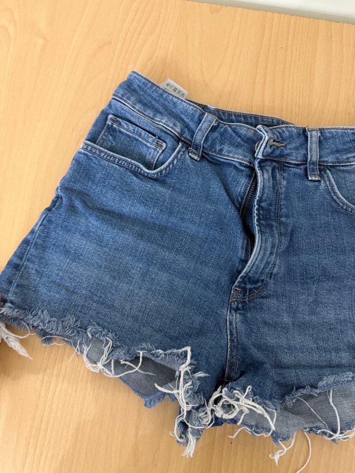 Kadın Mavi Kemerli Mini Kot Şort - Görsel 2