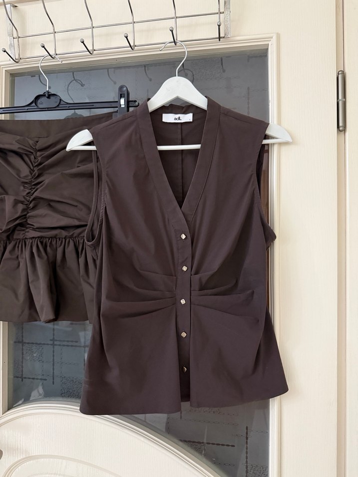 Kahverengi Pliseli Mini Etek gömlek kombini - Görsel 3