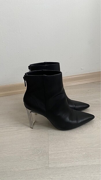 Bershka şeffaf uzun topuklu bot / 37 numara