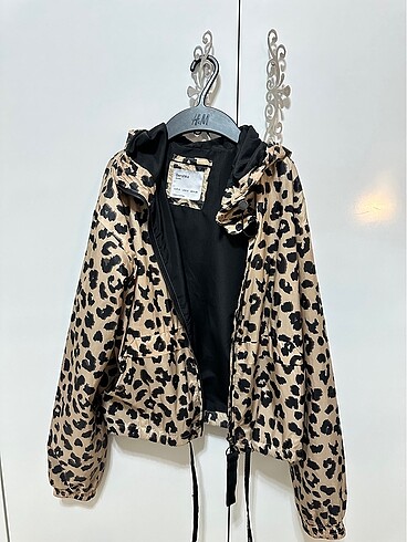 Bershka yağmurluk