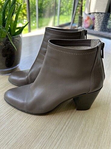Nine west bayan bot