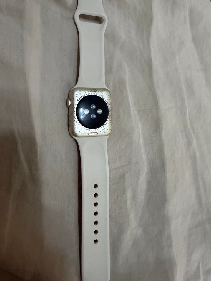 Apple Watch Şarj kablosu var — görsel 2/3