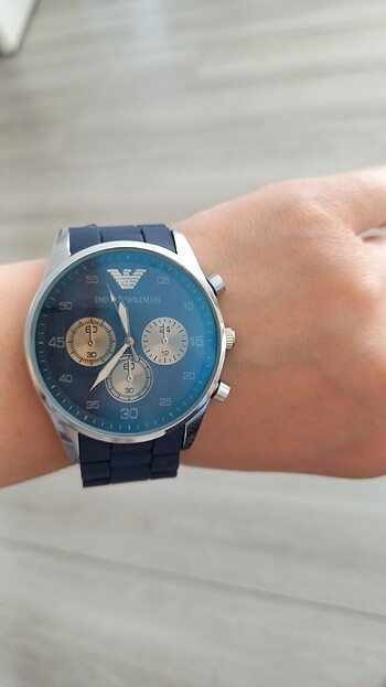 Armani Armani saat