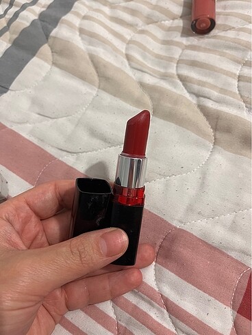 Maybelline Kırmızı ruj