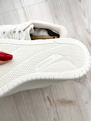 34 Beden beyaz Renk Bershka spor ayakkabı