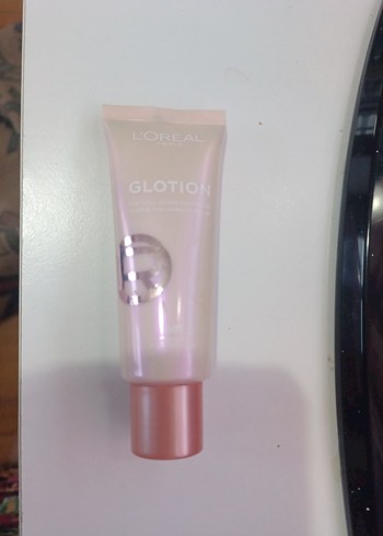 L'Oréal Glotion Kapatıcı ve Aydınlatıcı
