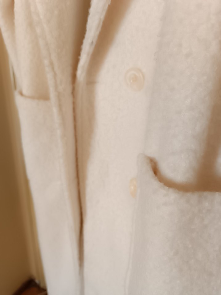 Düğmeli Beyaz Uzun Kışlık Kaban - Görsel 4