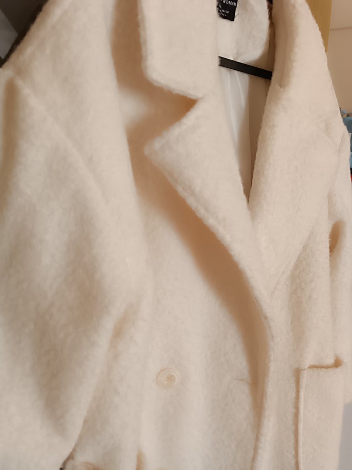 Düğmeli Beyaz Uzun Kışlık Kaban - Görsel 3