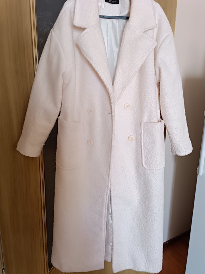 Düğmeli Beyaz Uzun Kışlık Kaban - Görsel 2