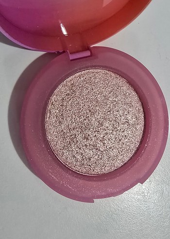 Benefit Glow-la-la Açık Bej Allık - Görsel 2