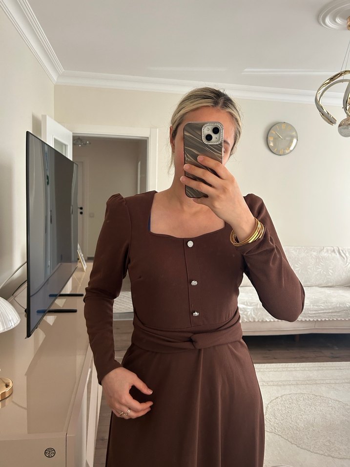 Düğmeli Kahverengi Midi Kadın Elbise - Görsel 2