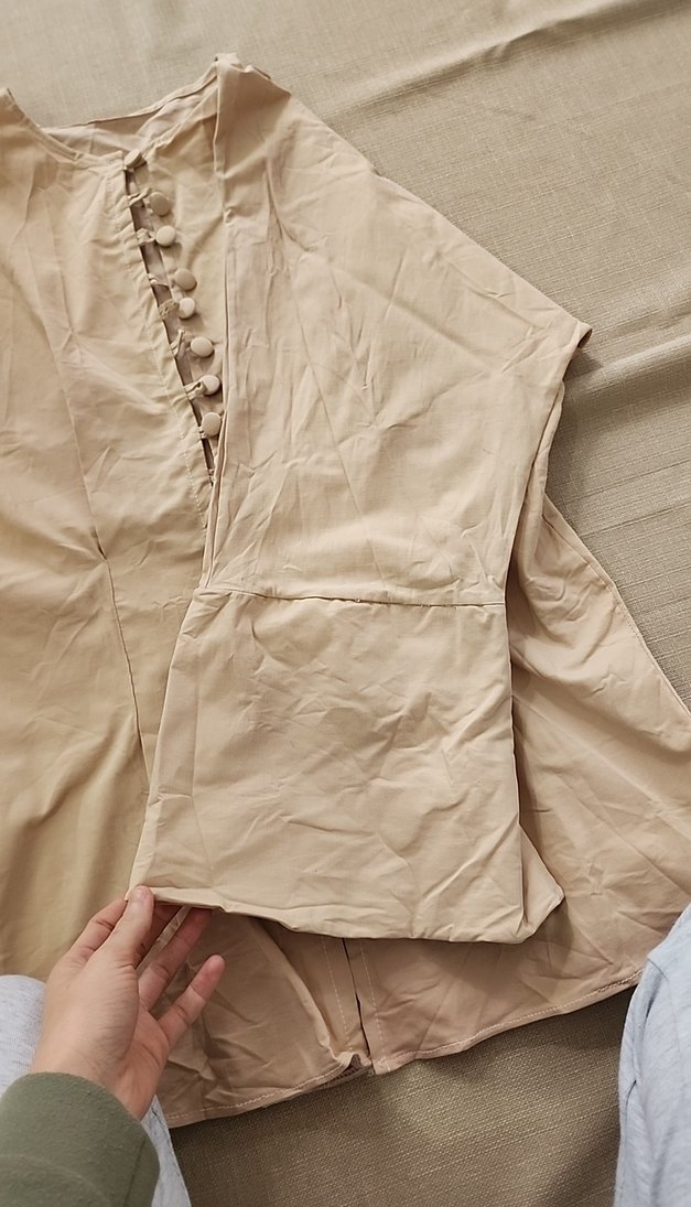 Bej Düğmeli gömlek - Görsel 2