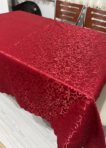 Kırmızı İşlemeli Parlak Masa Örtüsü - Görsel 3