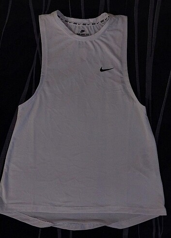 NIKE SPORCU ÜSTÜ