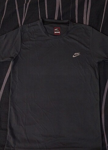 NIKE SPORCU ÜSTÜ