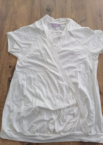 Beyaz V Yakalı Hamile Kısa Kollu Tişört - Görsel 3