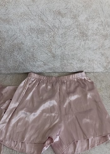 Trendyol & Milla Pembe Nakışlı V Yaka Kısa Kollu Mini Pijama Takımı