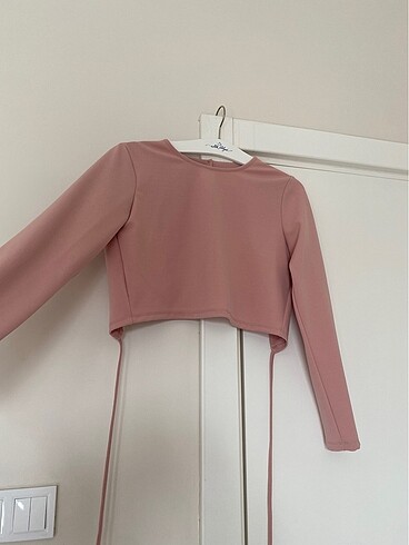 l Beden Sırt dekolteli crop bluz