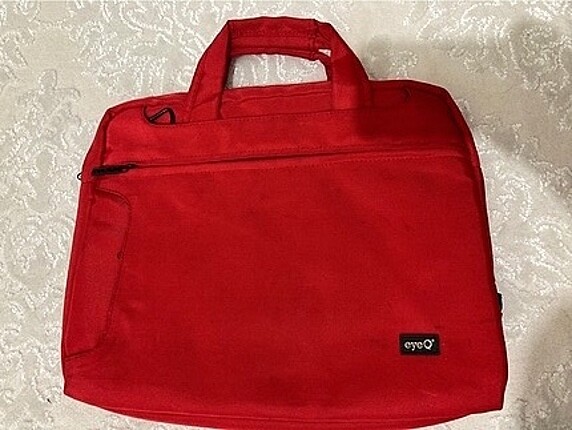 Kırmızı notebook çantası