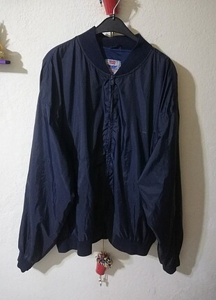 Levis mevsimlik mont 