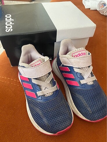 Adidas 22 NUMARA ADİDAS KIZ ÇOCUK AYAKKABI