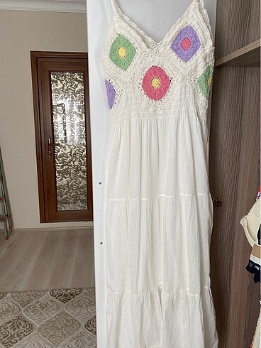 Beyaz desenli elbise