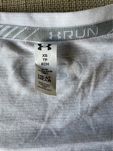 xs Beden Under Armour tshirt