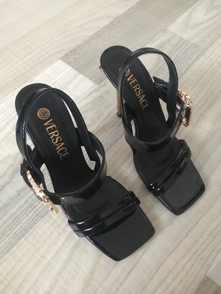 Versace siyah Parlak Stiletto Tokalı Kadın Topuklu - Görsel 2