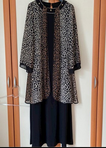 Leopar desenli şifon tesettür elbise