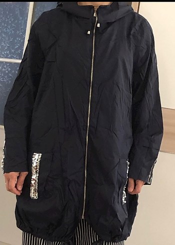 Pul Deaylı Uzun Lacivert Kadın Yağmurluk - Görsel 5