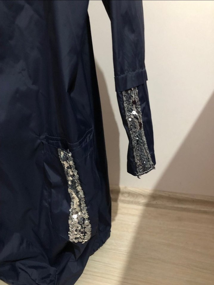 Pul Deaylı Uzun Lacivert Kadın Yağmurluk - Görsel 3