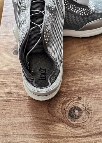 İnci Gri Zincir Detaylı Kadın Dolgu Topuk Spor Ayakkabı - Görsel 9