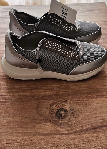 İnci Gri Zincir Detaylı Kadın Dolgu Topuk Spor Ayakkabı - Görsel 2