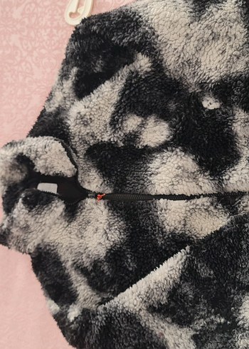 Gri Batik Desenli Kısa Peluş Mont - Görsel 4