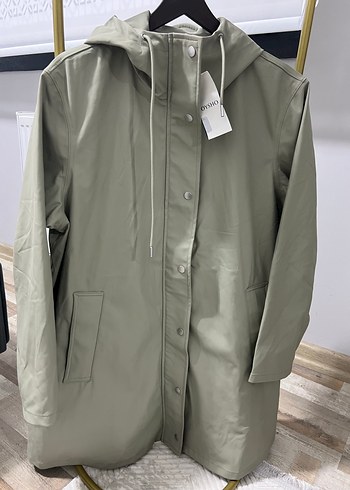 Oysho etiketli haki yağmurluk - Görsel 2