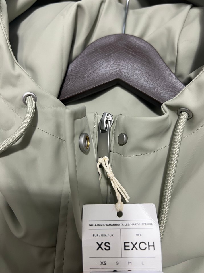 Oysho etiketli haki yağmurluk - Görsel 5