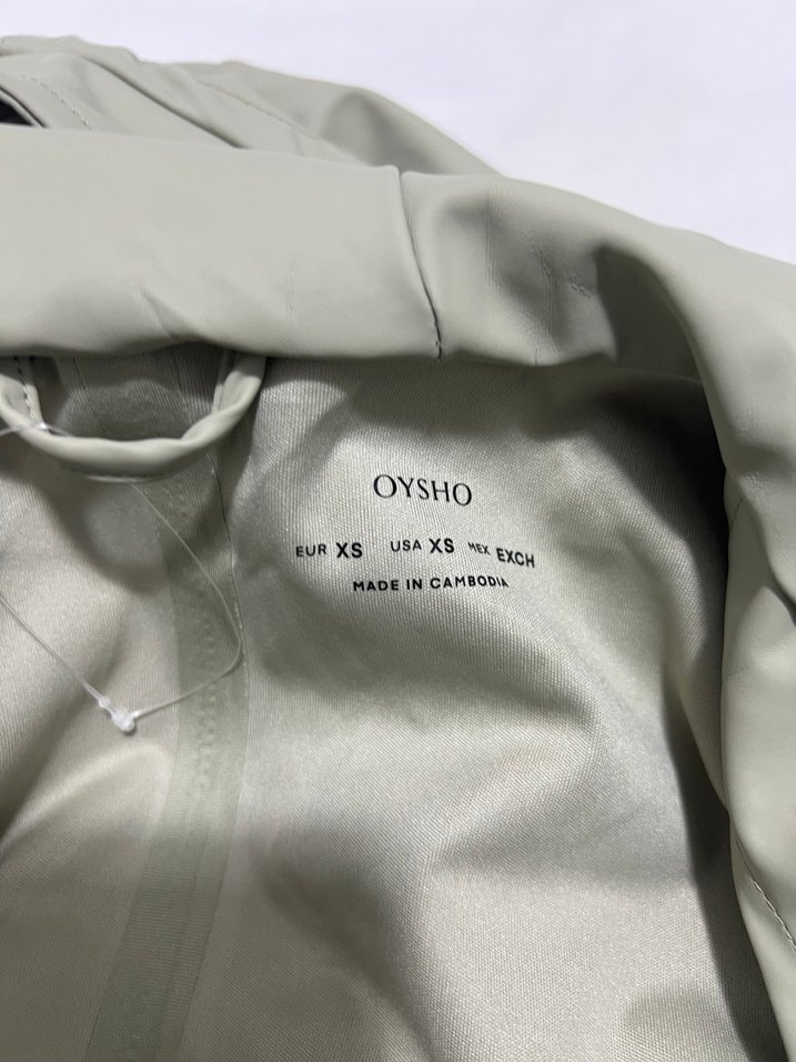 Oysho etiketli haki yağmurluk - Görsel 3