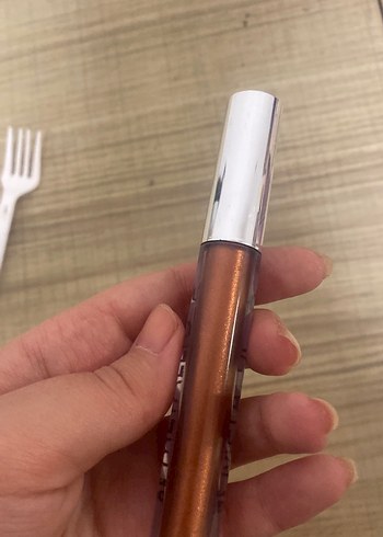 Parlak Bej Metalik Ruj - Görsel 2